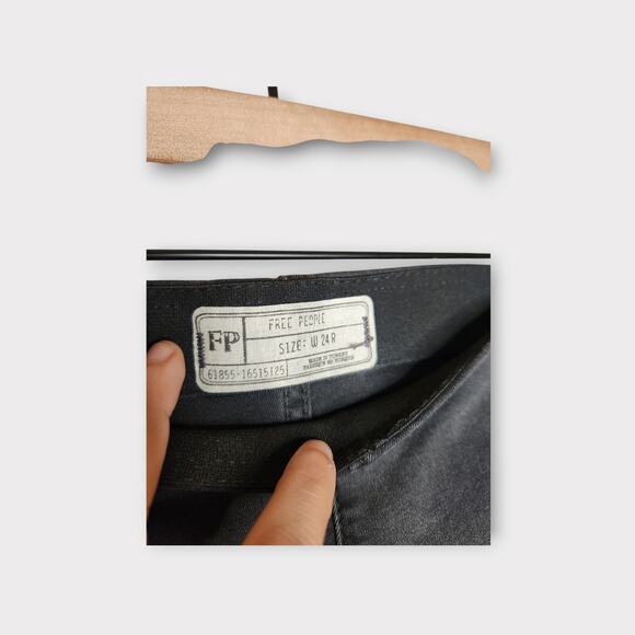 Free People We The Free Gummy Flare Denim Jeans Gray Black 24 Retro Revival - Picture 5 of 7